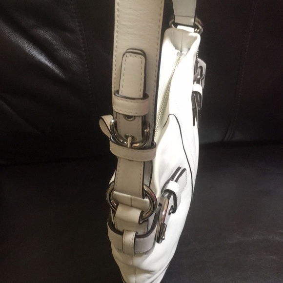 Coach Soho Buckle White Leather Shoulder Bag Purse Silver Buckle Hang Tag - Picture 9 of 16